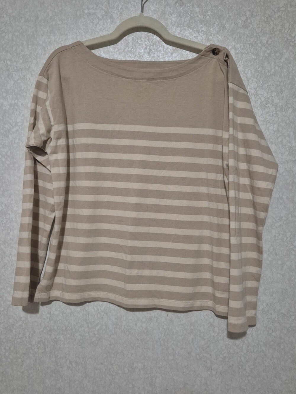 J,CREW Women’s Striped Boatneck Long Sleeve Top in Beige..SIZE:M